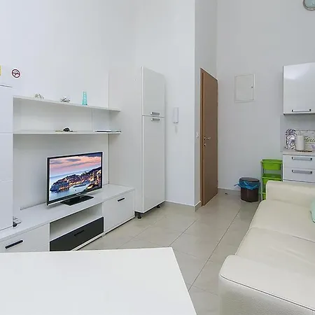 Pet Friendly In With Wifi Brela