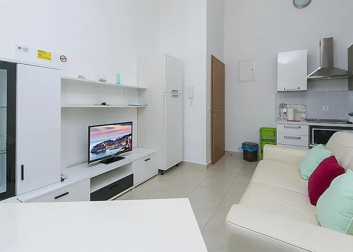 Pet Friendly In With Wifi Brela