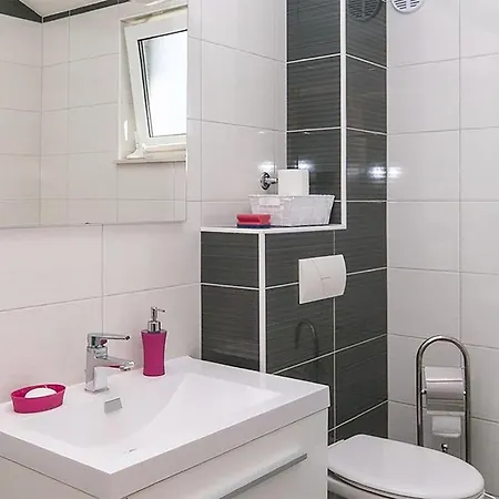 Gorgeous Apartment In Brela With Wifi *